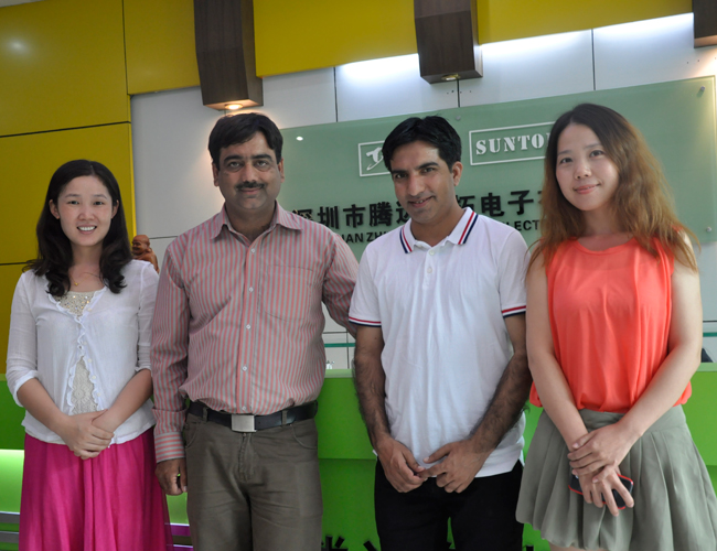 与外国客人的合照 与外国客人的合照