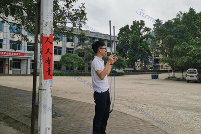 云顶集团工作人员测试设备